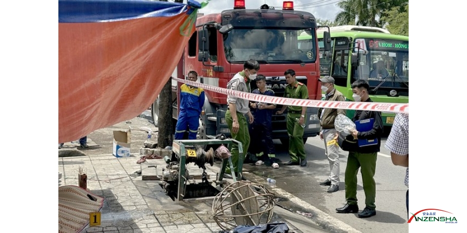 Asphyxiation when cleaning sewers, one worker died
